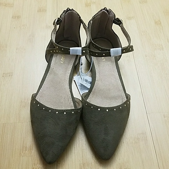 Old Navy Shoes - 🎉8/13 HP!🎉NWT Old Navy Studded D'Orsay Flats